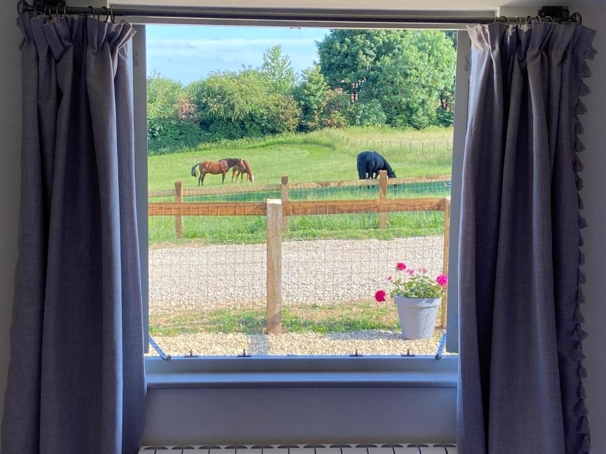 첼튼엄 Glebe Barn, Little Glebe Farm 아파트 외부 사진